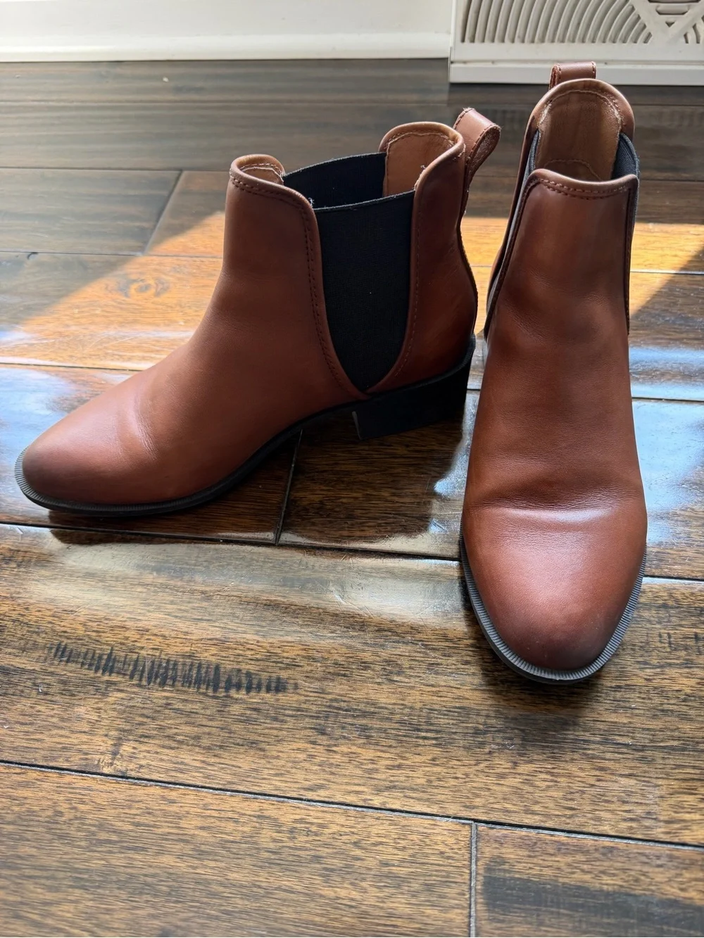Steve Madden Women's Tan Leather Chelsea Ankle Boots